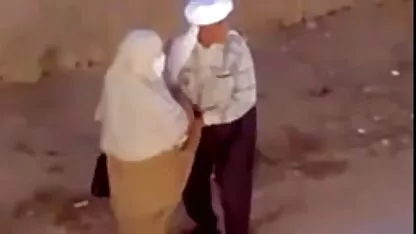 دختران زرق و برق دار جای الاغ ها را تحت یک آلت تناسلی ضخیم عکس و فیلم و داستان سکسی جایگزین می کنند