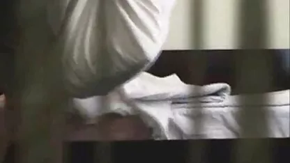 مردی با چهره ای ناز یک زن جوان داستان های سکسی عکس باکره روسی را می کوبد