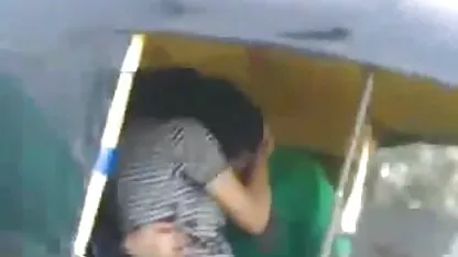 مدل پورنو مبتدی در یک مکان عمومی نمایش می دهد عکس سکسی خواهر زن